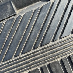 車のゴムマットの画像