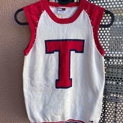Tommyのニットベスト