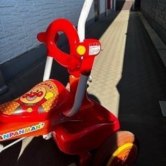 アンパンマン三輪車の画像