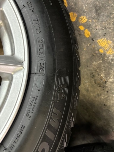 スタッドレスタイヤ　ホイール付き　セレナ　ノア　ヴォクシーなど