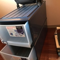 プラスチック衣装ケース　2つの画像