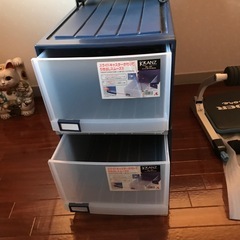 プラスチック衣装ケース　2つ