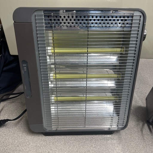コイズミ　2018年製　電気ストーブ