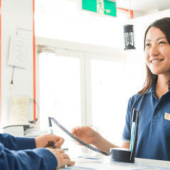 【海が目の前！】マリーナでレンタルボートの①桟橋対応＆船の清掃スタッフ②船の清掃スタッフの画像