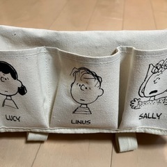 スヌーピー の缶バッチ付きティッシュケース