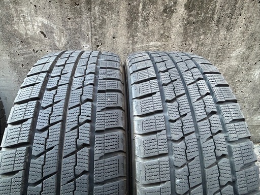 スタッドレスタイヤ　215/55R17