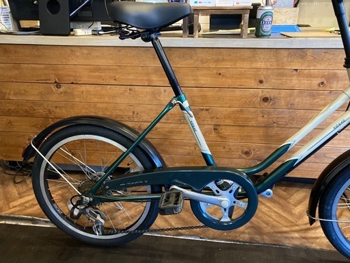 取引き中【SALE！11月末まで全品防犯登録無料！ブリヂストンVEGAS前後タイヤ・チューブ新品】 LEDオートライト　6段変速　20インチミニベロ　グリーン×ベージュ