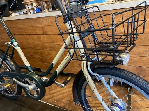 取引き中【SALE！11月末まで全品防犯登録無料！ブリヂストンVEGAS前後タイヤ・チューブ新品】 LEDオートライト　6段変速　20インチミニベロ　グリーン×ベージュ