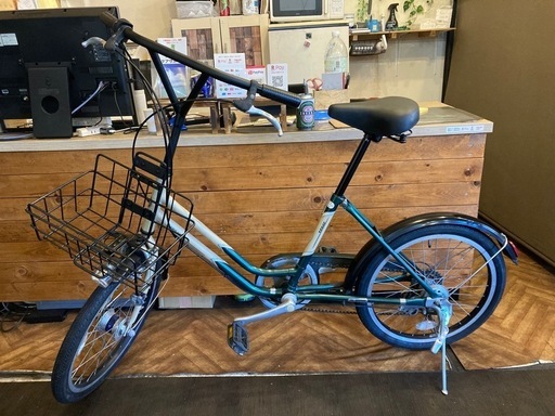 取引き中【SALE！11月末まで全品防犯登録無料！ブリヂストンVEGAS前後タイヤ・チューブ新品】 LEDオートライト　6段変速　20インチミニベロ　グリーン×ベージュ