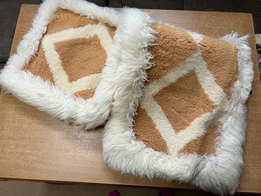 リアルムートン　長座布団