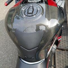 ・艶有綾織カーボンタンクカバーの画像