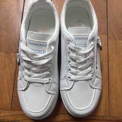 スニーカー