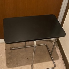 IKEA サイドテーブルの画像