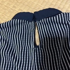 ★アフリカタロウ　ブラウス　フリーサイズ　ネイビー　ストライプ　裾フリルがかわいいです　後ろ首元ボタンあり　ホツレなし　目立つ汚れナシ★の画像