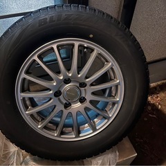 スタッドレスタイヤ215/65R16