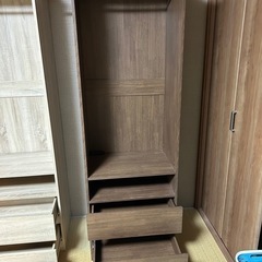 クローゼット　棚　おしゃれ　ブラウン
の画像