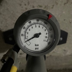 値下げGIYO 自転車、クロスバイク空気入れ　ゲージ付き　米、仏、英式バルブ対応の画像