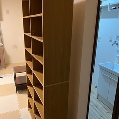 本棚（ベージュ）の画像