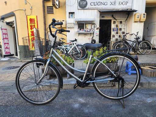 ママチャリ　２６インチ　６変速　ライト　カゴ　付き　シルバー　配達可能