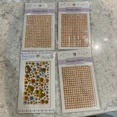 デコレーションシールとライトストーン