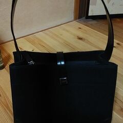二谷友里恵ショルダーバッグ
