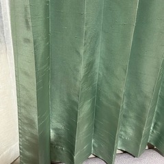 カーテンの画像