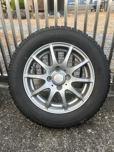スタッドレスタイヤ　175/65R14