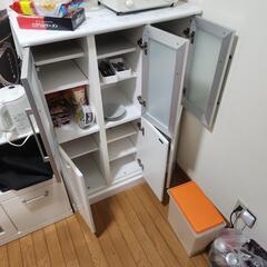 受付停止します 食器棚の画像