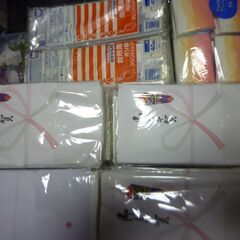 掃除用タオルと台所用ゴミビニール袋　紙袋いっぱい