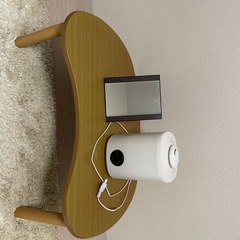 加湿器、テーブル、鏡