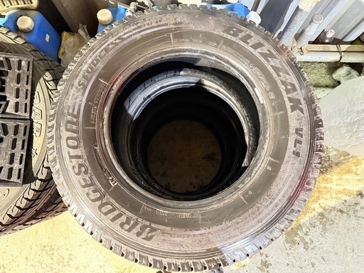 スタッドレスタイヤ