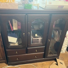 配達可能　キャビネット   ガラス扉　収納