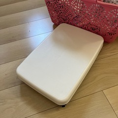 Amazon.co.jp 限定】サンコープラスチック キャスター付き台車 ラクゴロ L 幅41.2×奥行28.2×高さ6.8cm ホワイトの画像