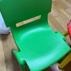《取引中》机と椅子の画像