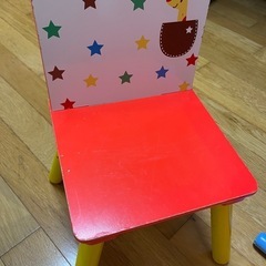 《取引中》机と椅子の画像