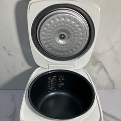 I2411-756 タイガー マイコン炊飯ジャー JBH-G102 1.0L ホワイト 5.5合炊き 2024年製 通電確認済 キズ、汚れありの画像