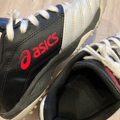 サッカー　トレーニングシューズ　19センチ　アシックスの画像