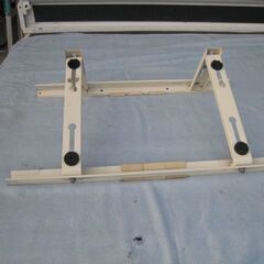 エアコン据付部品　　クーラーキャッチャー 　室外機据付台 傾斜屋根用フレーム の画像
