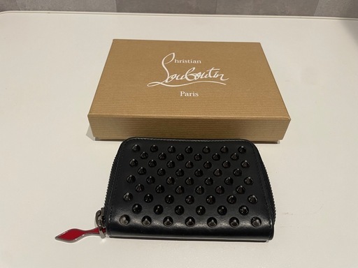Christian Louboutin 黒 ケース
