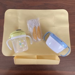 お食事セット（シリコンマット、スプーン、マグ、ケース）
