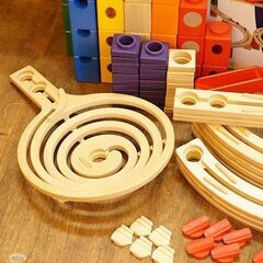 (Y)北大前! 札幌 引取 BorneLund ボーネルンド Quadrilla クアドリラ Twist&Rail 4-99 ツイスト&レール ビー玉転がし おもちゃ 知育玩具 木製 積み木 1037332の画像