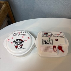 ミッキー&ミニーのタッパー2種類の画像