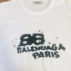 バレンシアガトレーナーの画像