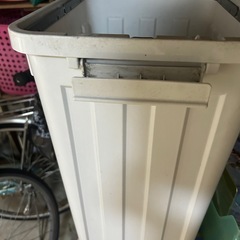ゴミ箱の画像