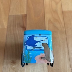 お菓子缶の画像
