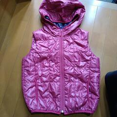 １２０ｻｲｽﾞ　UNIQLO　あったかベスト　新品同様の画像