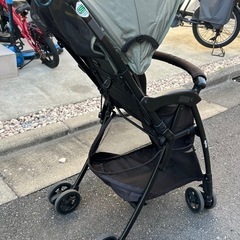 ベビーカー、抱っこひもの画像