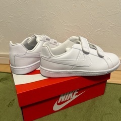 新品　NIKEジュニアシューズ19.5センチ　ナイキ　白　通学に　の画像