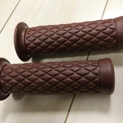 【新品】 ハーレー ☆ アメリカン他 ダイヤカット バイクグリップ 1インチ 茶 汎用 ALCAN hands製の画像