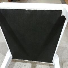 クラシカルモダン エンボス加工 ダイニングチェアの画像